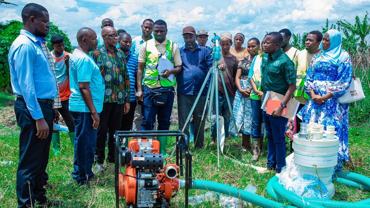 WAKULIMA 94 MISUNGWI WAPOKEA VIFAA VYA KISASA VYA UMWAGILIAJI